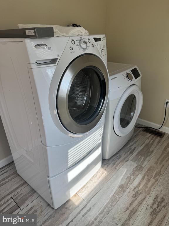 Building Photo - 422 Kansas Rd