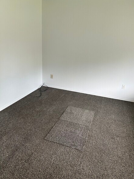 Living Room 3 - 817 W Sage St