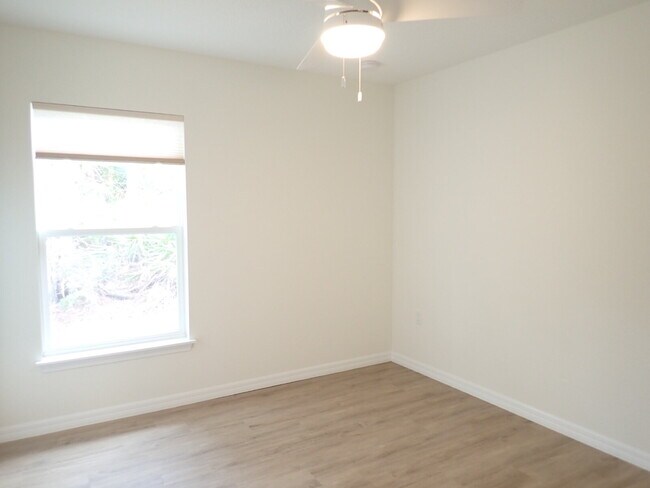 Building Photo - SEMINOLE WOODS