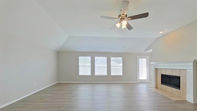 Building Photo - FOR RENT NOW