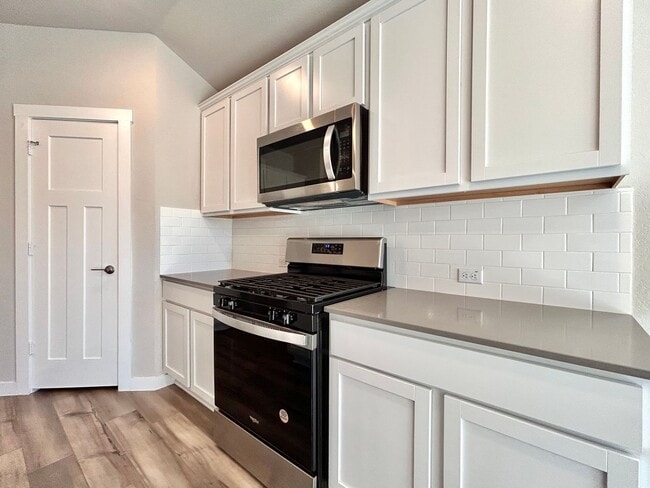 Building Photo - Move-In Ready Home with Open Layout & Outdoor Entertaining Space