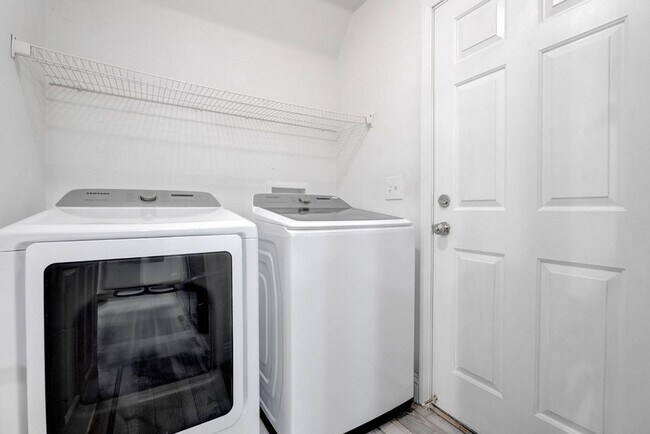 Building Photo - 6469 Abbey Door Ct