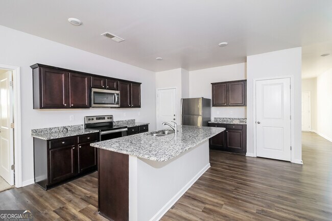 Building Photo - 190 Randette Dr