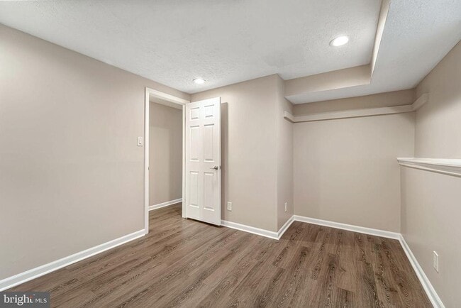 Building Photo - 151 Kenwood Dr