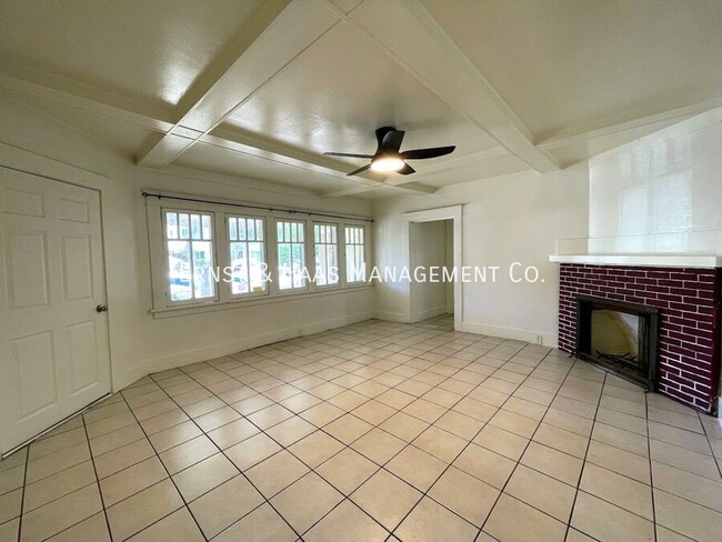 Building Photo - 1551 Pine Ave