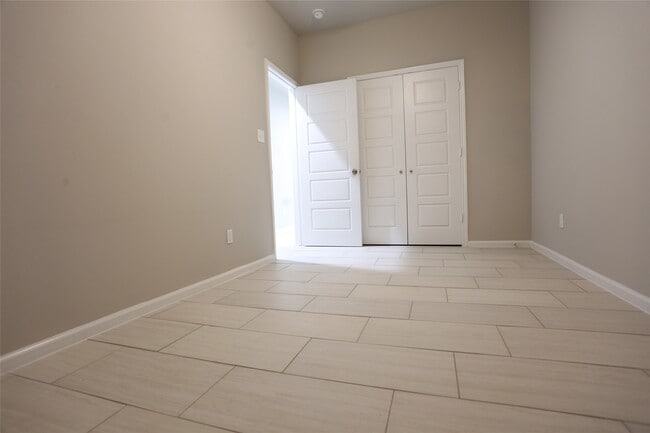 Building Photo - 509 Avenue I
