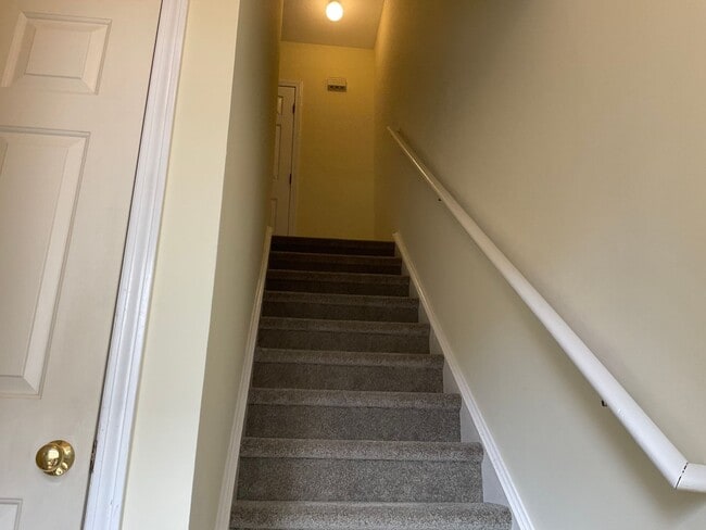 Building Photo - Luxury Townhouse at Camden Pines