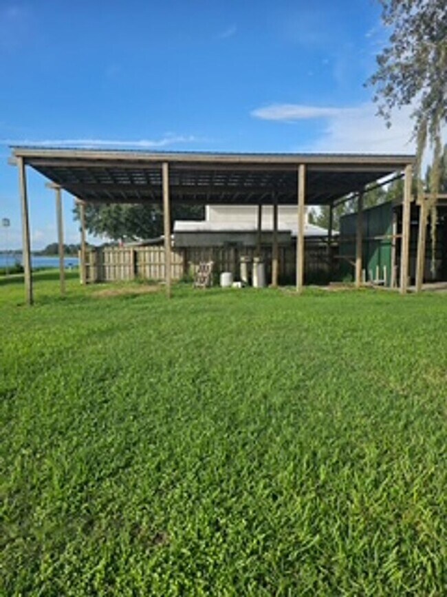 Building Photo - Two bedroom / Two Bath lake view home on L...