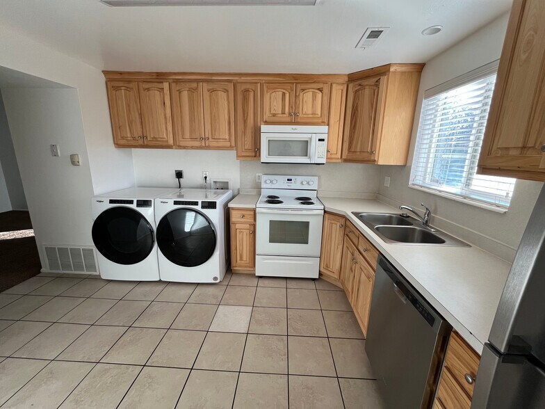 Kitchen - 344 S 150 W