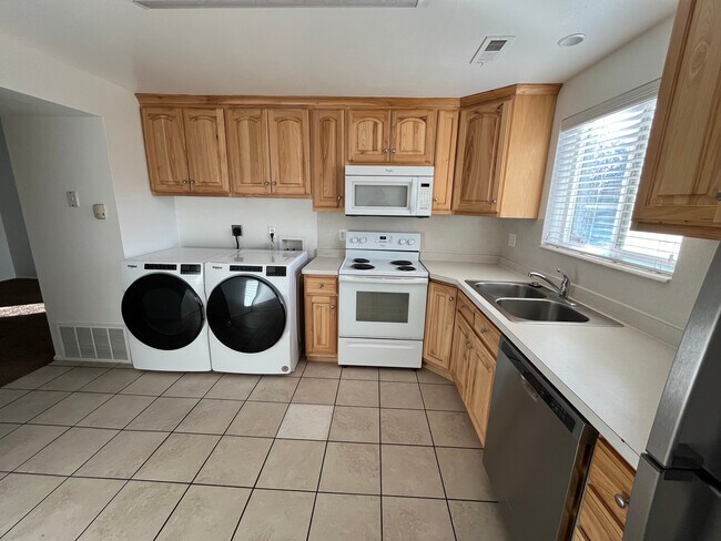 Building Photo - 344 S 150 W