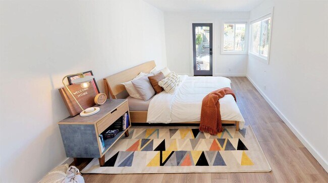 Building Photo - Furnished Bedroom in NOPA
