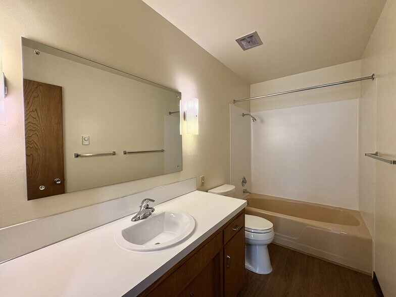 Bathroom - 540 Williams Ave N