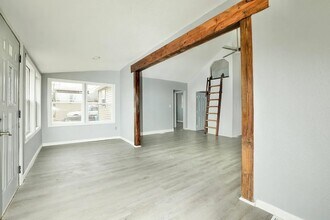 Building Photo - 305 Bass Ave