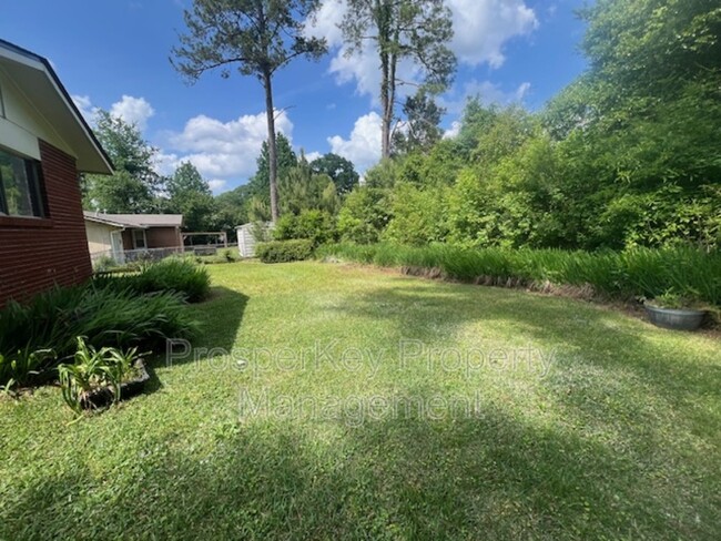 Building Photo - 708 Wright Dr