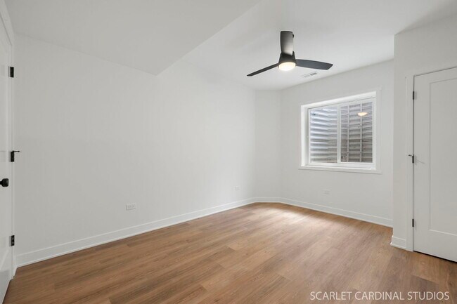 Building Photo - 715 N Brainard St