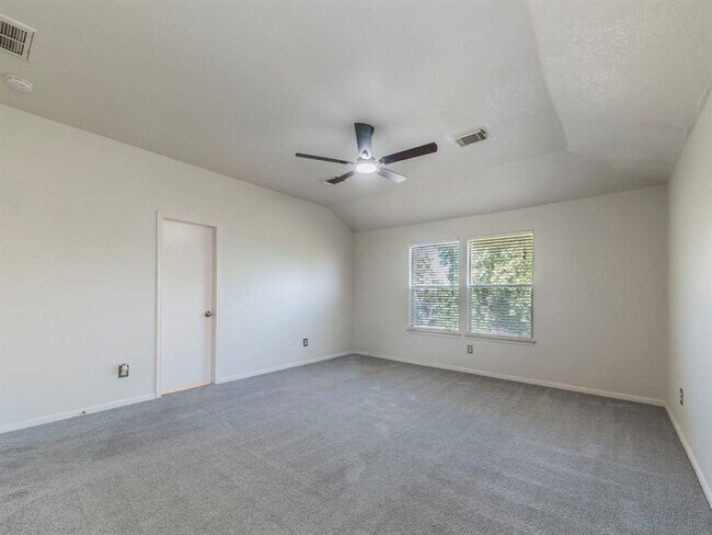 Building Photo - 2316 Logan Dr