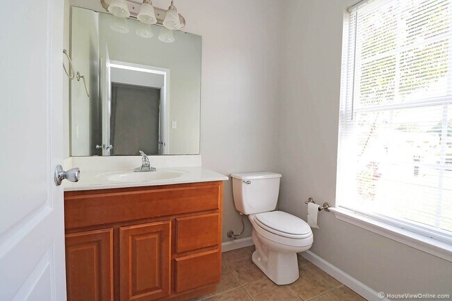 Building Photo - Larkspur Ct 2804/2806