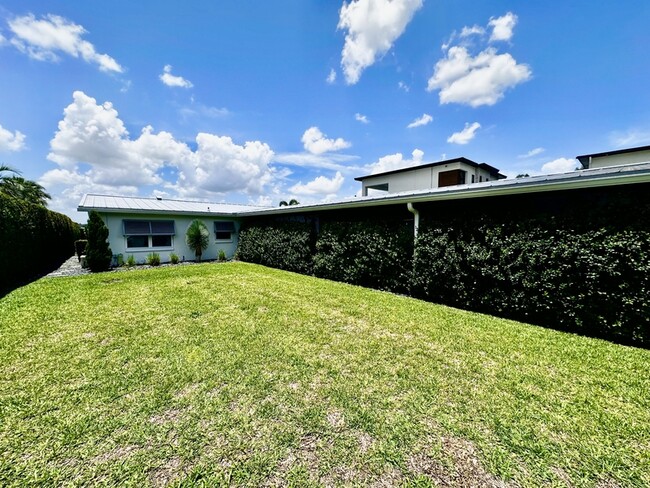 Building Photo - 7210 Seminole Dr