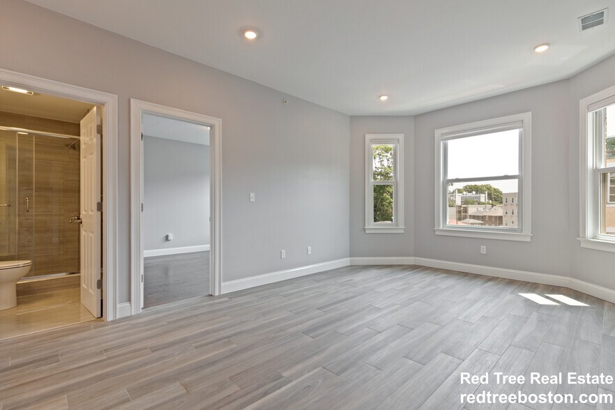 Building Photo - 142 Sutherland Rd