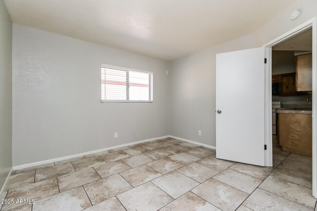 Building Photo - 208 S Doran