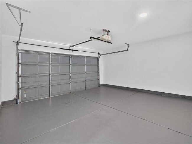 Building Photo - 2820 Mayfair Dr