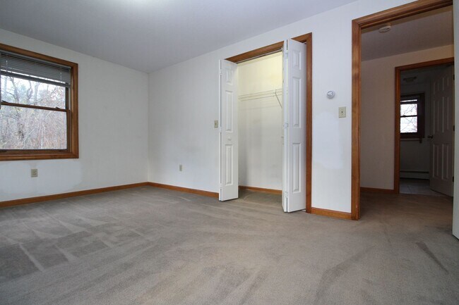 Building Photo - 37 Oak Hill Rd