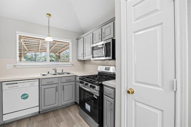 Building Photo - 3215 Rockdale Dr