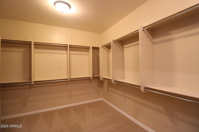 Building Photo - 3951 E Ravenswood Dr