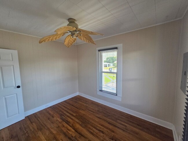 Building Photo - 1525 Oak Ave