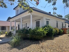 Building Photo - RENOVATED 3 BD Bungalow in MidTown!