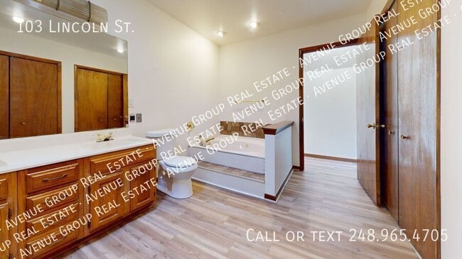 Building Photo - 103 Lincoln St