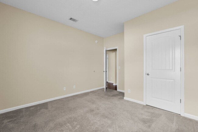 Building Photo - 659 Red Oak Ln