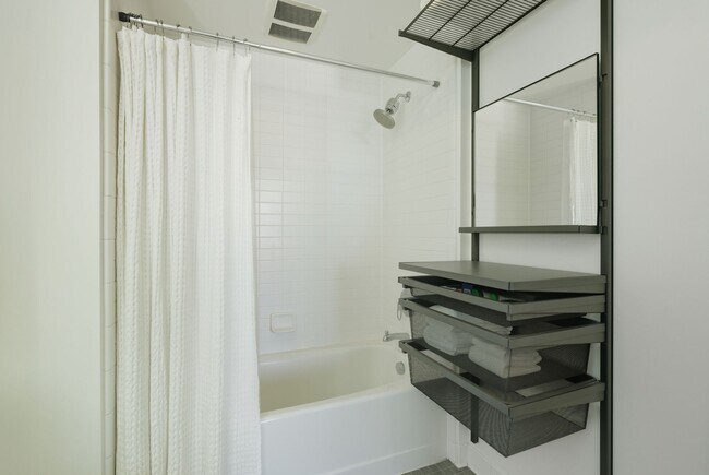 Building Photo - 200 2nd St