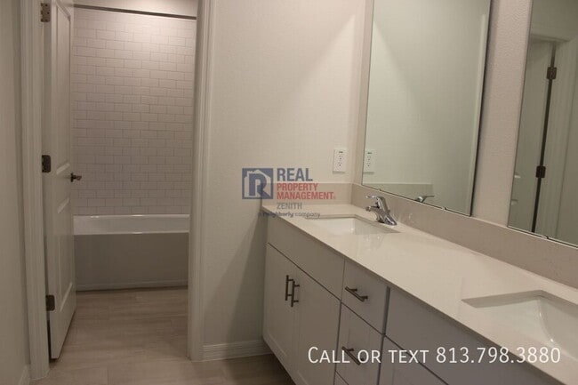 Building Photo - 1716 Tropical Oasis Ave