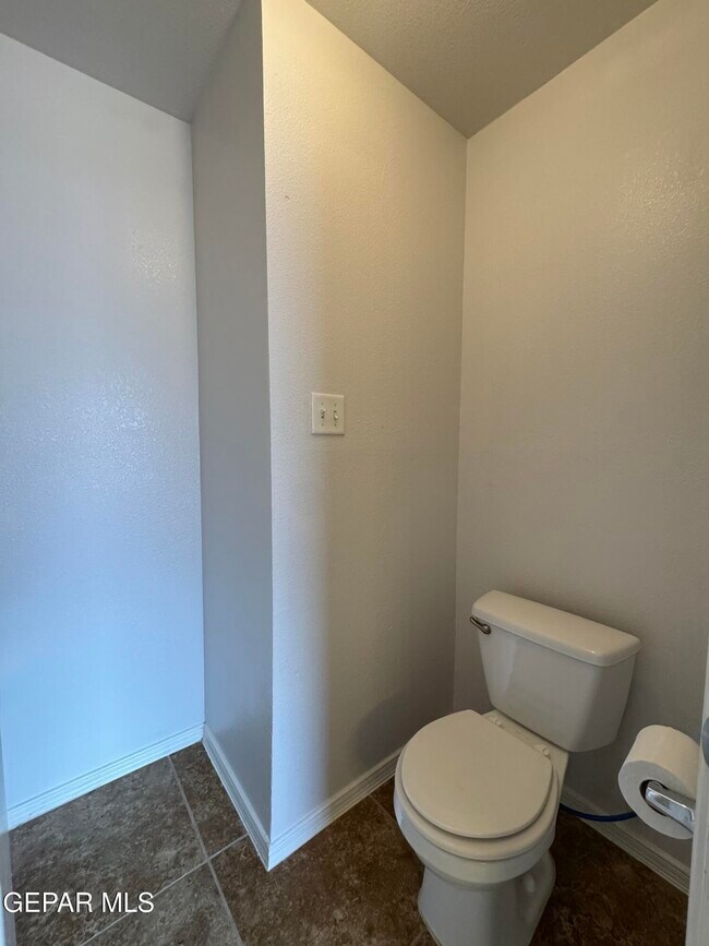 Building Photo - 13260 Emerald Creek Dr