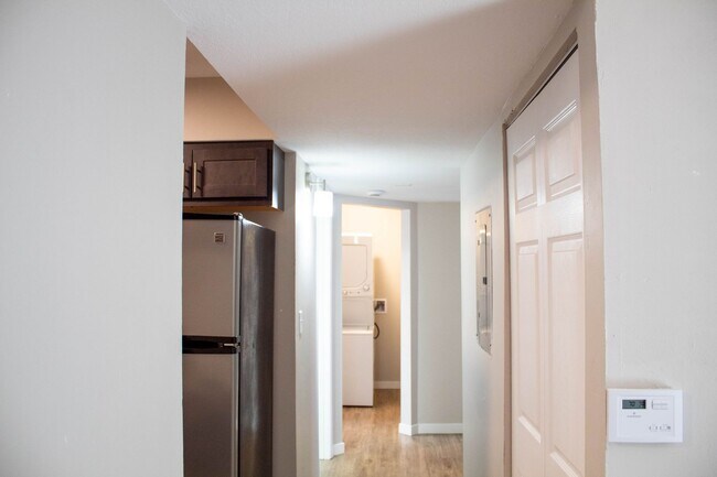 Interior Photo - 804 W Illinois St