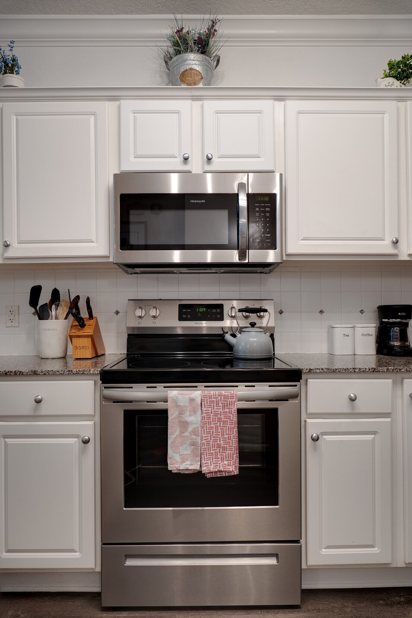 Stainless Steel Appliances - 159 Brooks St SE
