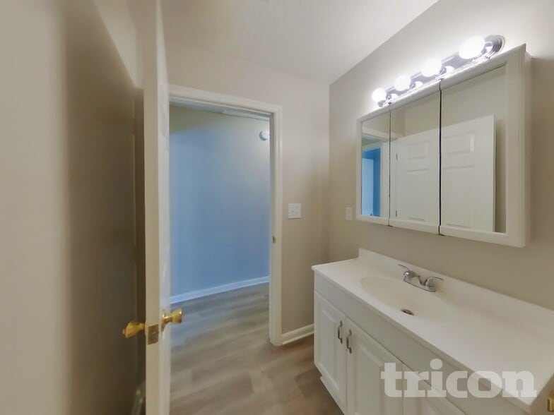 Building Photo - 2122 Center Way