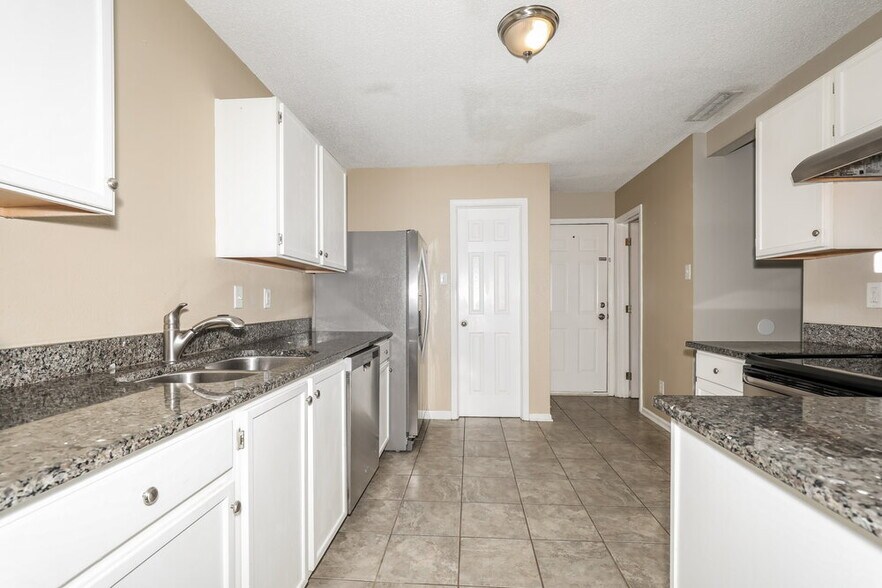 Building Photo - 16711 Aulton Dr
