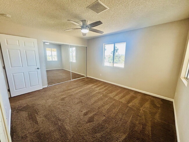 Building Photo - Charming 3-Bedroom with 2 Full Baths on th...