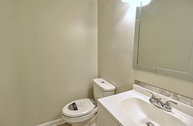 Building Photo - 135 Clay St