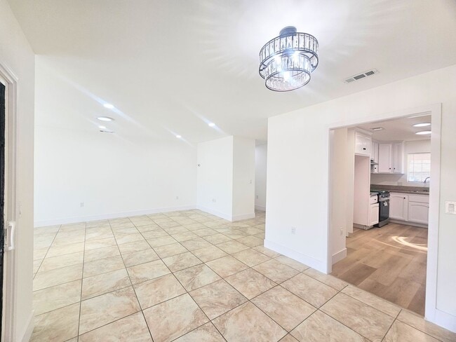 Building Photo - Single Story Senior Home 55+ community- Newly Remodeled- Ready To Move In.