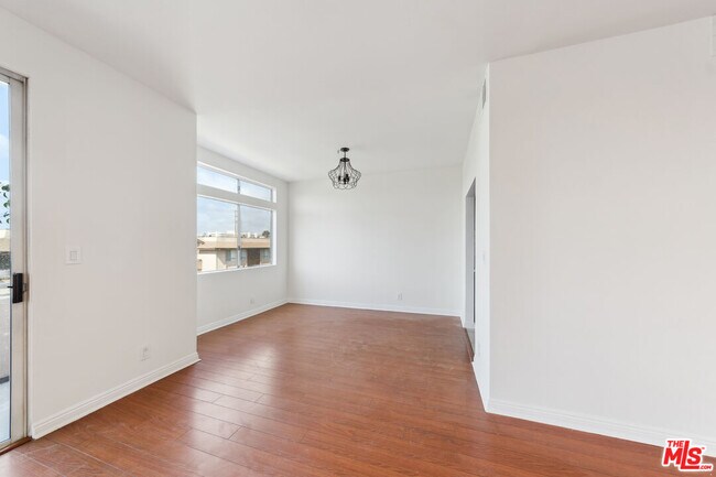 Building Photo - 1508 Greenfield Ave