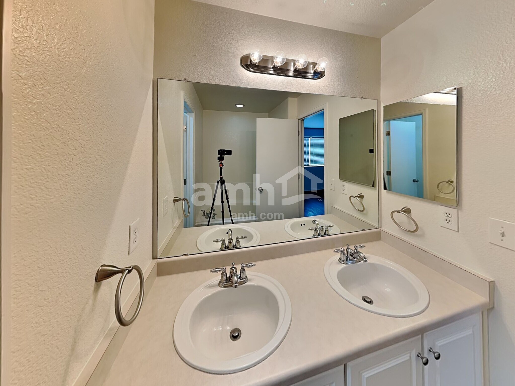 Building Photo - 9752 E 112th Dr