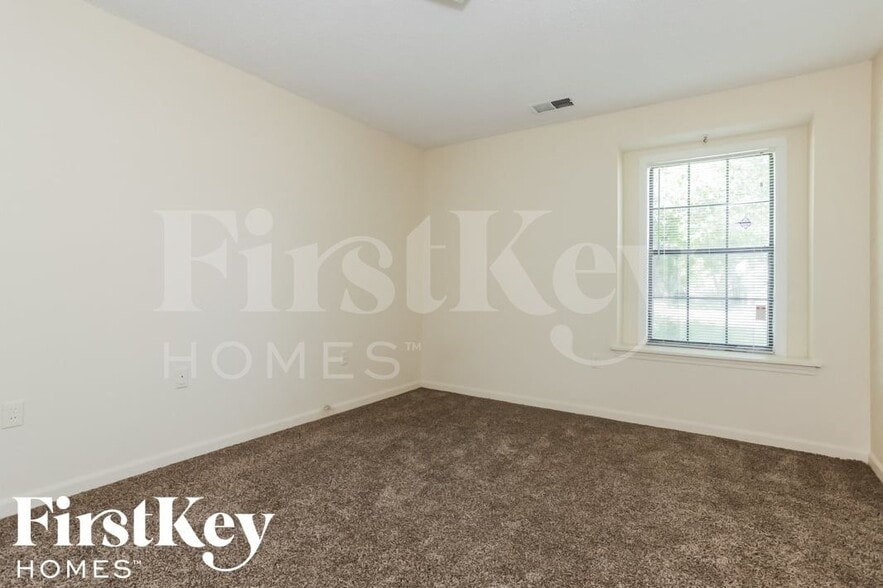Building Photo - 4877 Summitridge Dr