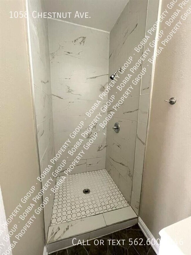 Building Photo - 1058 Chestnut Ave