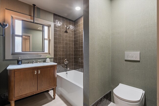 Building Photo - 603 N 5th St