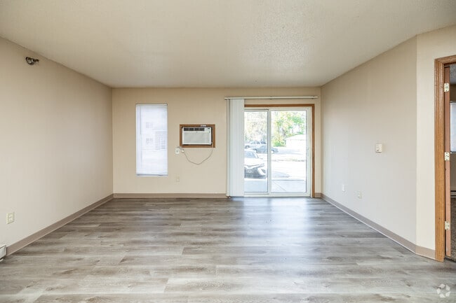 3BR, 1BA - 1,107 SF - 1201 E Bell Avenue