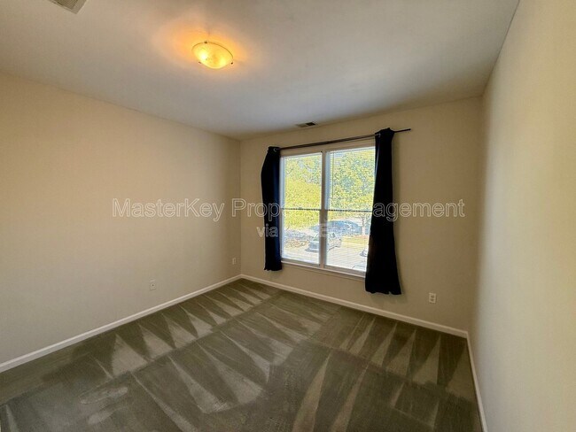 Building Photo - 800 Savannah Ridge Rd