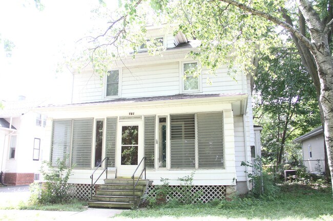 Primary Photo - 721 S Prairie St
